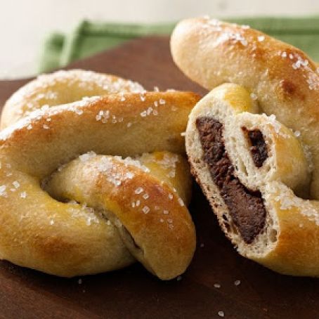 Chocolate-Peanut Butter-Filled Pretzels