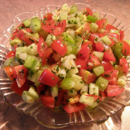 Cucumber, green pepper & tomato salad