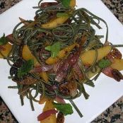 ESPAGUETIS CON PERAS Y SALSA DE NUEZ