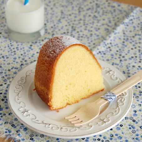 CAKE - Elvis Presley’s Favorite Pound Cake