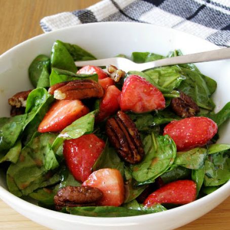 Spinach Salad With Strawberries and Pecans