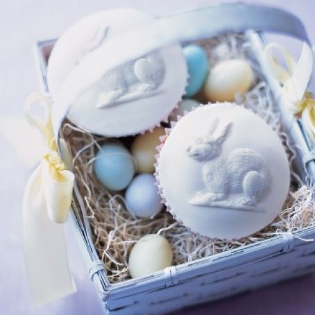 Carrot Cake Cupcakes with Cream Cheese Frosting