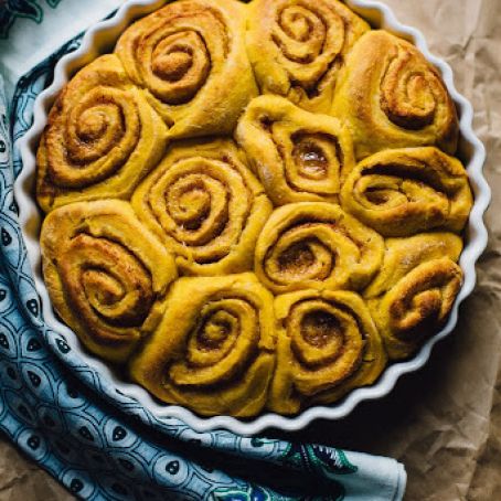 Overnight Pumpkin Cinnamon Rolls
