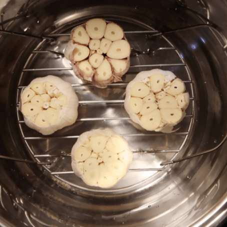 Instant Pot Roasted Garlic Guacamole