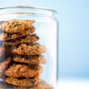 Chewy Oatmeal Raisin Cookies