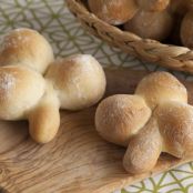 St. Patrick's Day Dinner Rolls