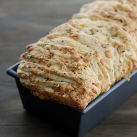 Cheesy Garlic & Herb Pull-Apart Bread