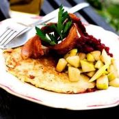 Krispig raggmunk med rimmat fläsk,äpple och västerbottenost