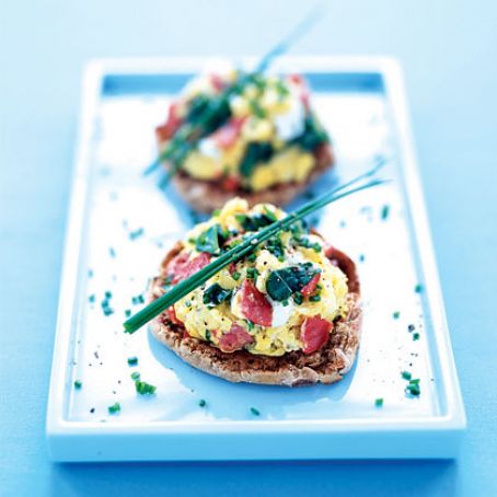 Scrambled Eggs With Smoked Salmon, Spinach, and Chives