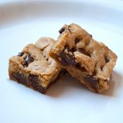 Thick and Chewy Chocolate Chip Bars