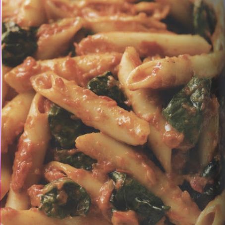 PENNE WITH RED PEPPER SAUCE & SPINACH