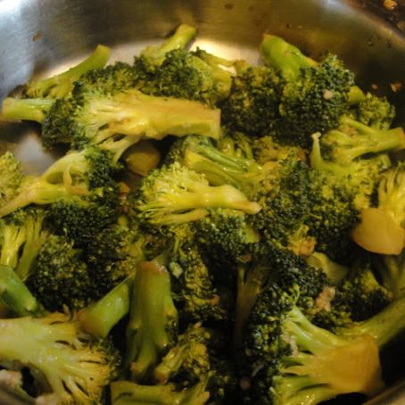 Broccoli w/Garlic Sauce