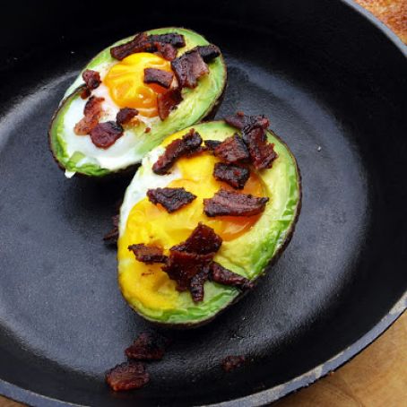 Baked avocado with egg and bacon: The perfect spring-time breakfast