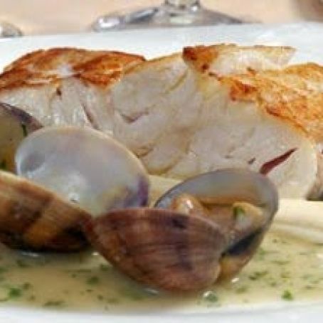 MERLUSA CON CREMA DE COLIFLOR Y ALMEJAS