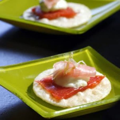 SMOKED SALMON BITES w/WASABI MAYO