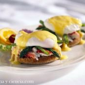 HUEVOS BENEDICT CON CANGREJO Y ESPARRAGOS