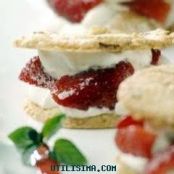 CROCANTE DE COCO CON CREMA Y FRUTILLA