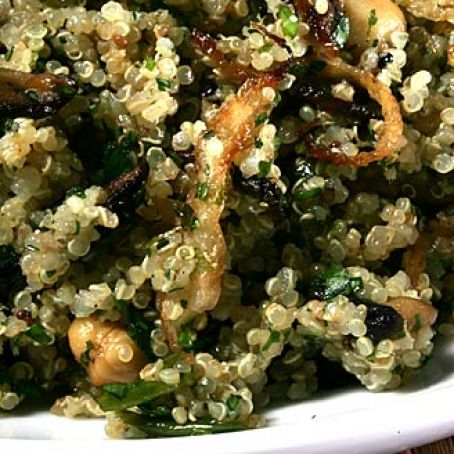 Quinoa salad with shiitakes, fennel and cashews