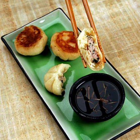 Pan-fried pork and scallion mini buns (Sheng jian baozi)
