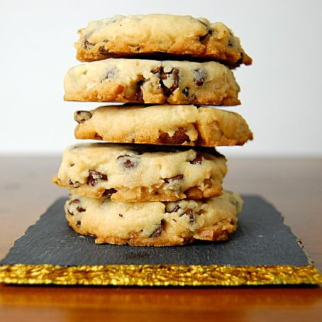 Chocolate Chip Macadamia Shortbread Cookies