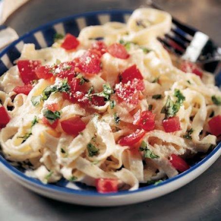 Fettuccine with Ricotta, Tomatoes and Basil