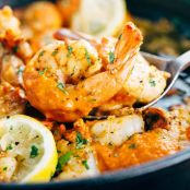 GARLIC SHRIMP SKILLET WITH ROASTED RED PEPPER SAUCE