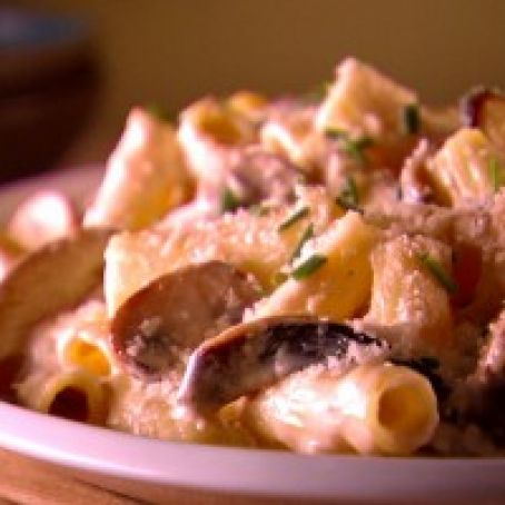 Rigatoni with Creamy Mushroom Sauce (Giada)