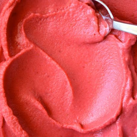 Ice Cream: 5-Minute Healthy Strawberry Frozen Yogurt