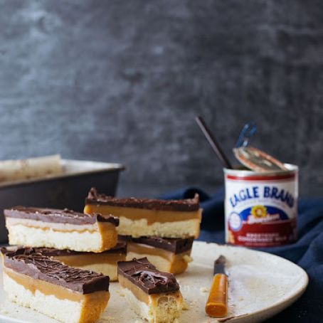 CHOCOLATE CARAMEL COOKIE BARS