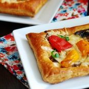 Little Puff Pastry Pizzas with Bell Peppers, Mushrooms and Cheese