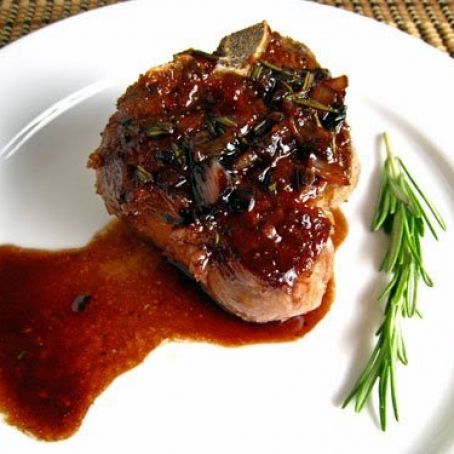 Lamb Chops with Pomegranate and Red Wine Sauce