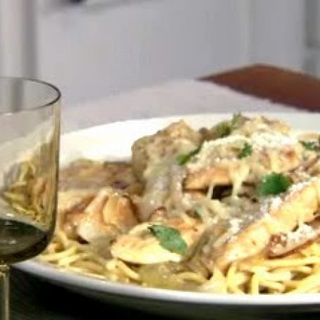 Pasta y Pollo en cremosa salsa de poblanos