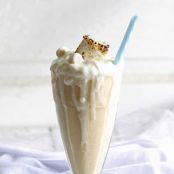 TOASTED MARSHMALLOW PEANUT BUTTER MILKSHAKE