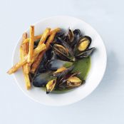 Mussels With Pesto and Garlic Oven Fries