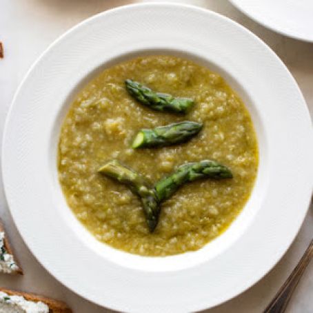 Asparagus Soup With Ricotta Crostini