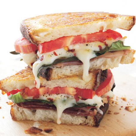 THE ULTIMATE GRILLED CHEESE SANDWICH