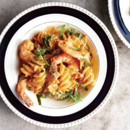 Pasta with Shrimp in Tomato Cream