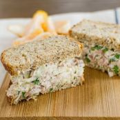 CRISP TUNA-CABBAGE SALAD