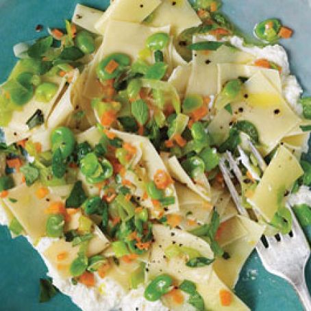 fresh pasta with favas and ricotta quadrotti ai porri, fave e ricotta salata