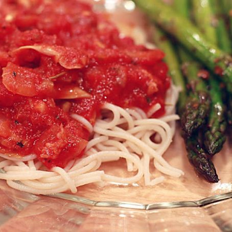 Tomatoes and artichoke hearts with pasta