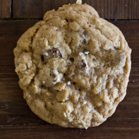 BIG Oatmeal Chocolate Chip Cookies
