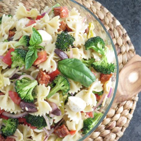 Farfalle with Pepperoni, Mozzarella and Broccoli
