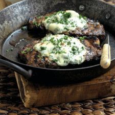 Steak with Blue Cheese and Horseradish Topping