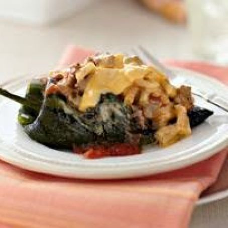 Chiles rellenos de carne y macarrones