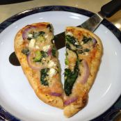 Naan Garlic Spinach and Broccoli Pizza