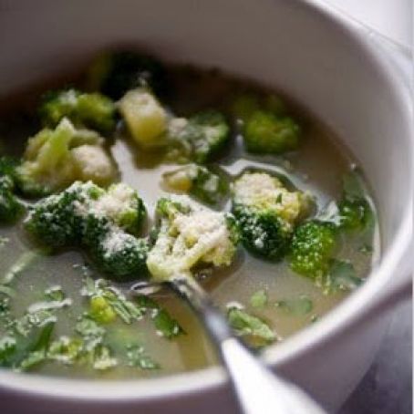 GARLIC SOUP w/POTATOES & BROCCOLI