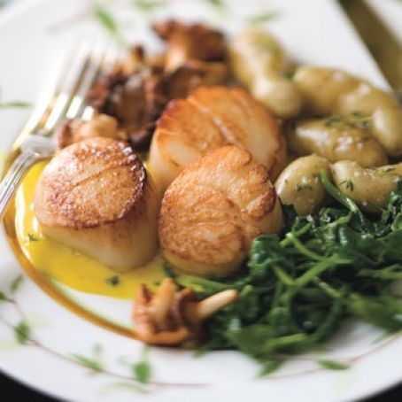 Pan-Seared Scallops with Lemon Sauce