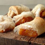 Spiced Peaches in Crisp Phyllo Pastry (Bric de Melocotón Perfumado)