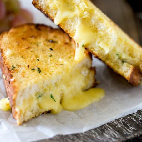 Cheesy, Garlic Bread Sandwiches