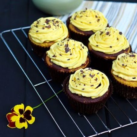 Banana Chocolate Cupcakes with Creamy Banana Frosting